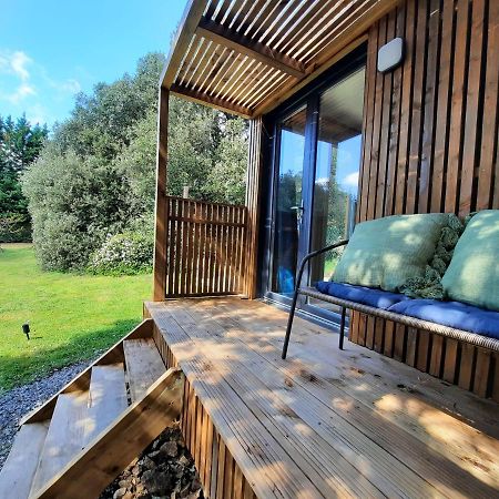 Le Lodge Des Chenes Brousses-et-Villaret Bagian luar foto
