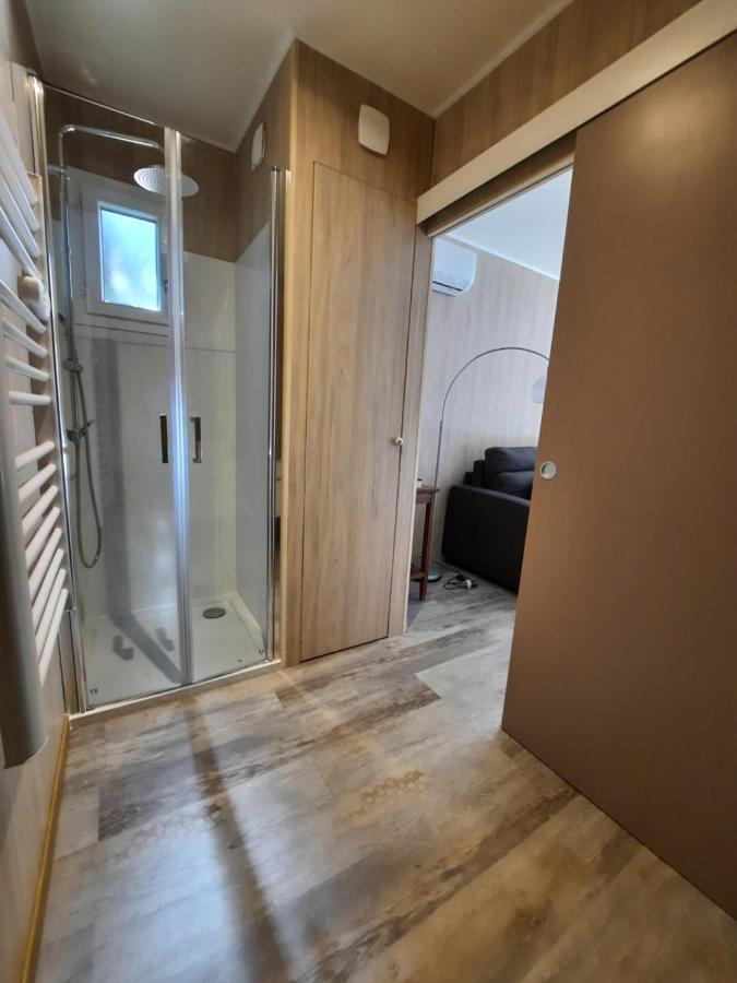 Le Lodge Des Chenes Brousses-et-Villaret Bagian luar foto