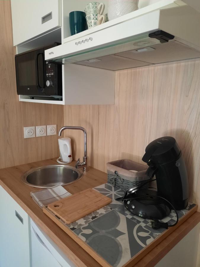 Le Lodge Des Chenes Brousses-et-Villaret Bagian luar foto