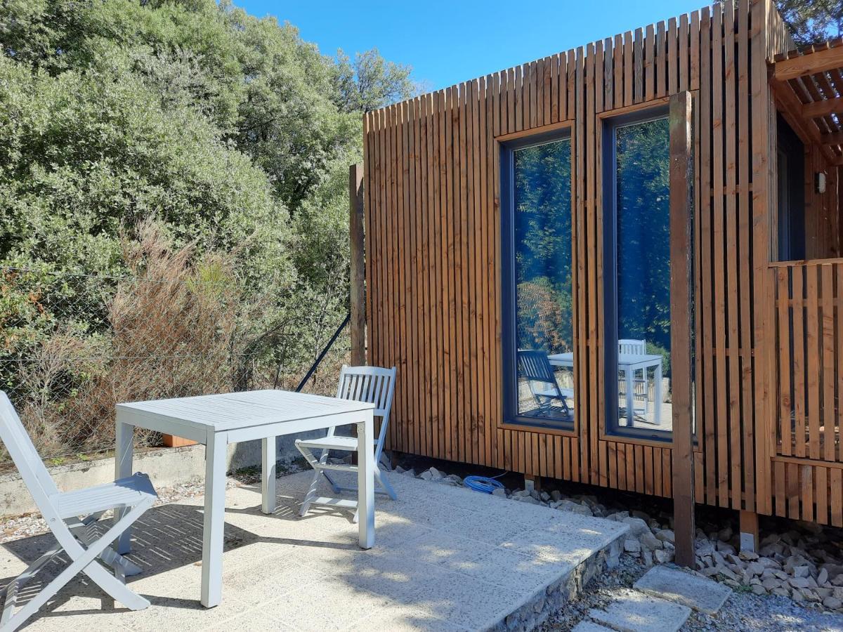 Le Lodge Des Chenes Brousses-et-Villaret Bagian luar foto