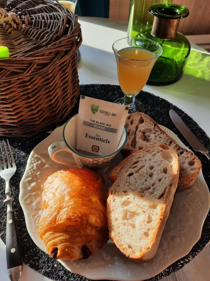 Le Lodge Des Chenes Brousses-et-Villaret Bagian luar foto