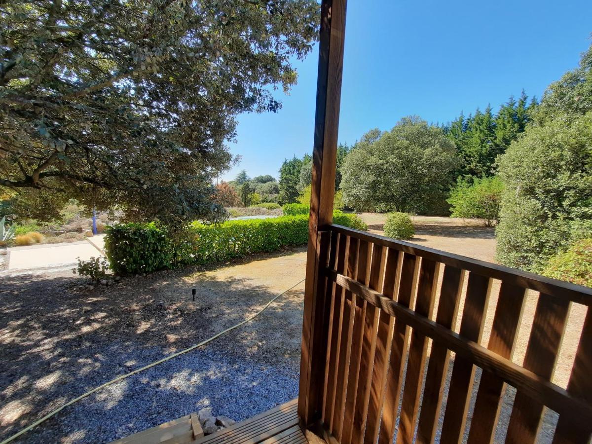 Le Lodge Des Chenes Brousses-et-Villaret Bagian luar foto