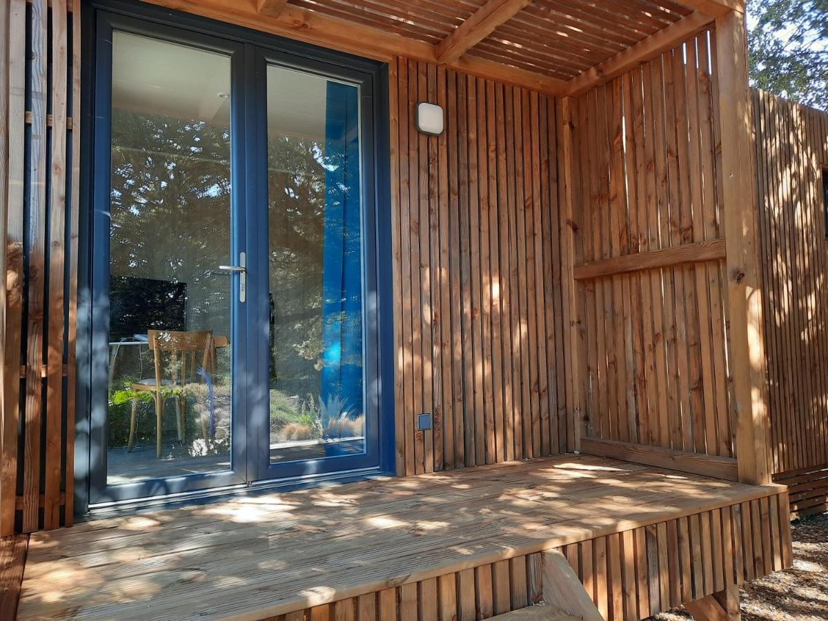 Le Lodge Des Chenes Brousses-et-Villaret Bagian luar foto