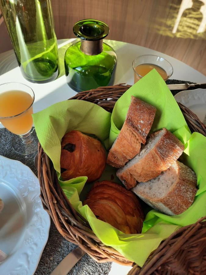 Le Lodge Des Chenes Brousses-et-Villaret Bagian luar foto